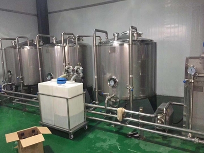 三合一灌裝機(jī)管道設(shè)備 高效生產(chǎn)的關(guān)鍵技術(shù)解析